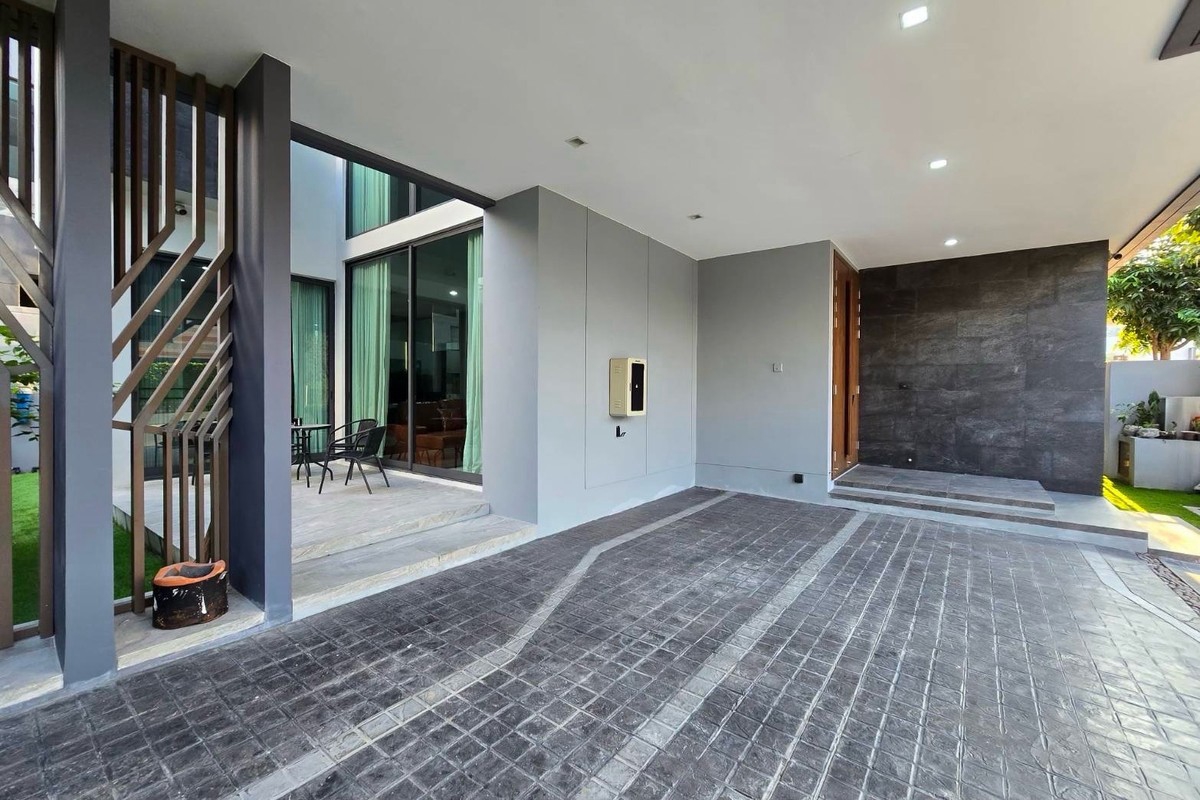 Luxury 3-Story Villa for Rent — The Gentry Pattanakarn 2
