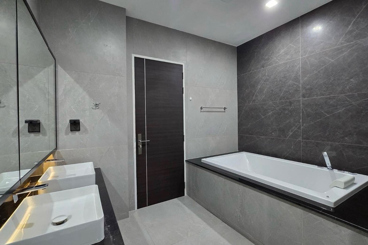 Luxury 3-Story Villa for Rent — The Gentry Pattanakarn 2