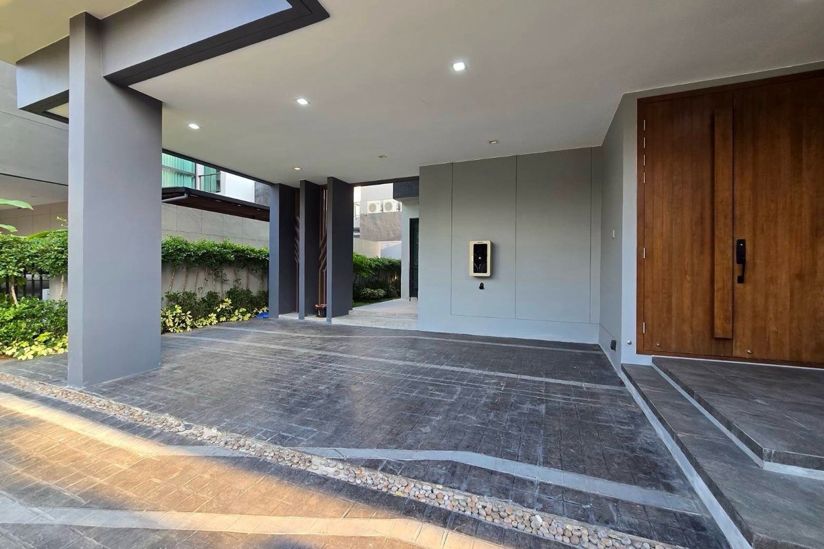 Luxury 3-Story Villa for Rent — The Gentry Pattanakarn 2