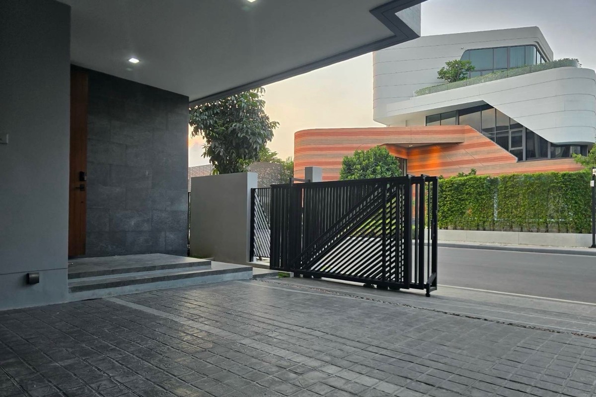 Luxury 3-Story Villa for Rent — The Gentry Pattanakarn 2