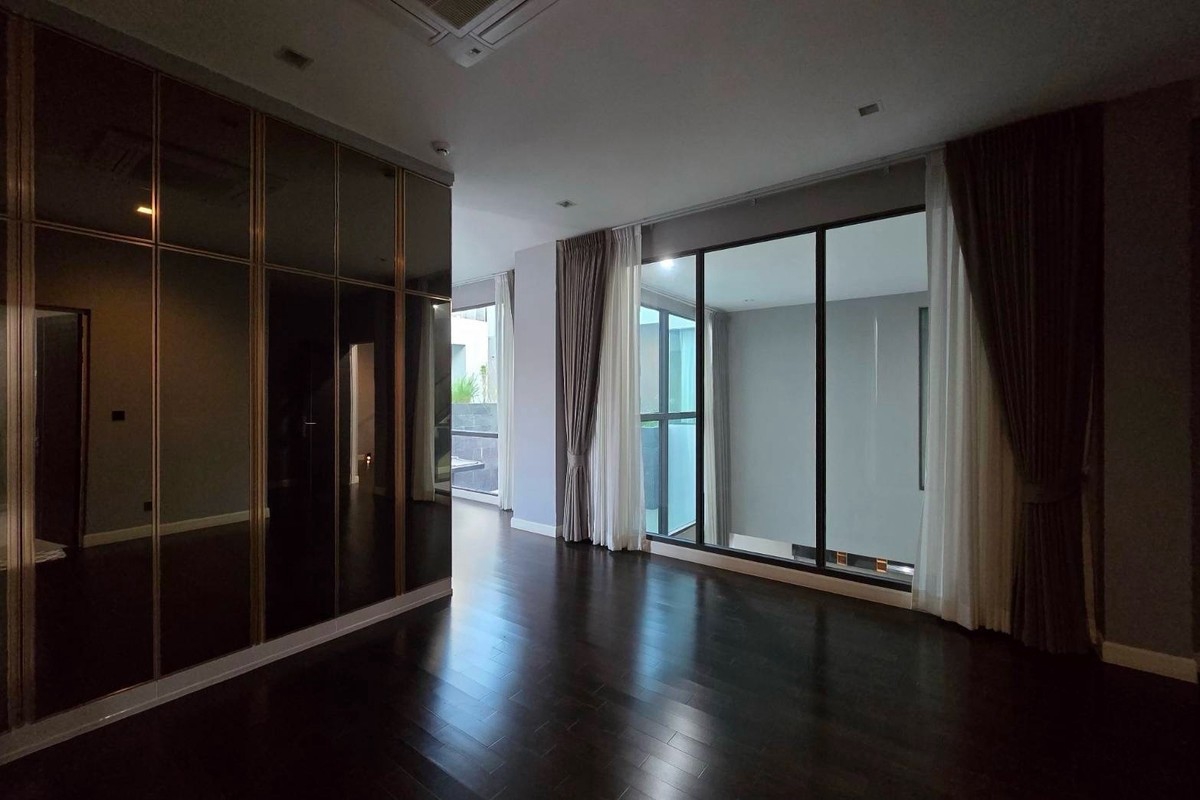Luxury 3-Story Villa for Rent — The Gentry Pattanakarn 2