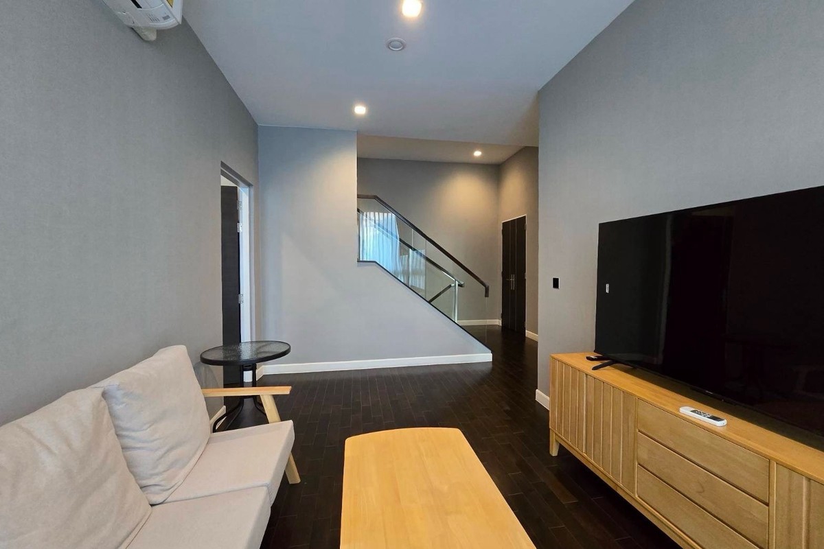 Luxury 3-Story Villa for Rent — The Gentry Pattanakarn 2