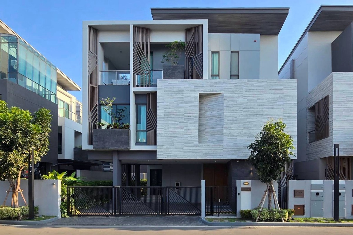 Luxury 3-Story Villa for Rent — The Gentry Pattanakarn 2