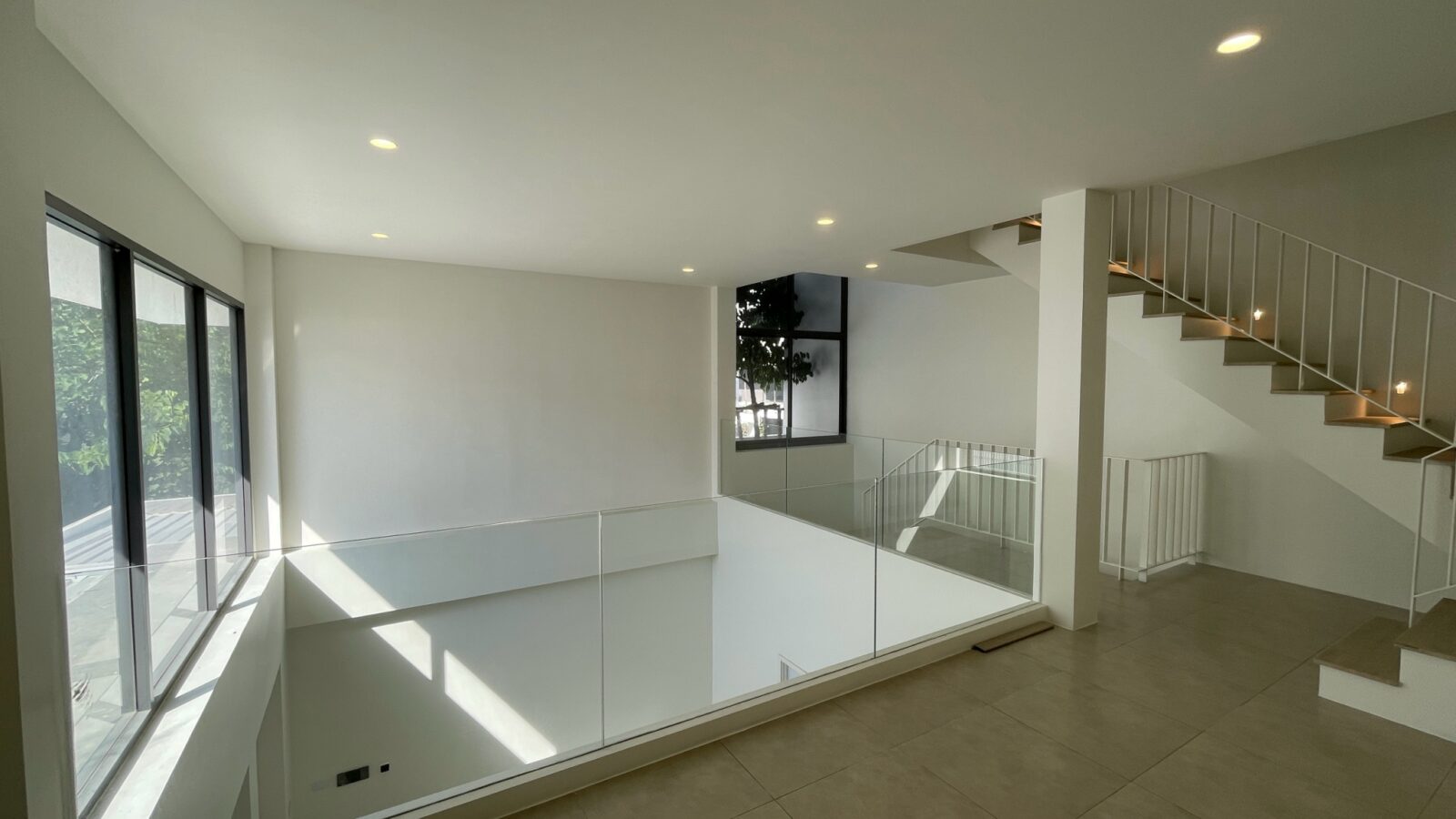 Luxury Home Office for Rent – ARKIN Vibhavadi 84