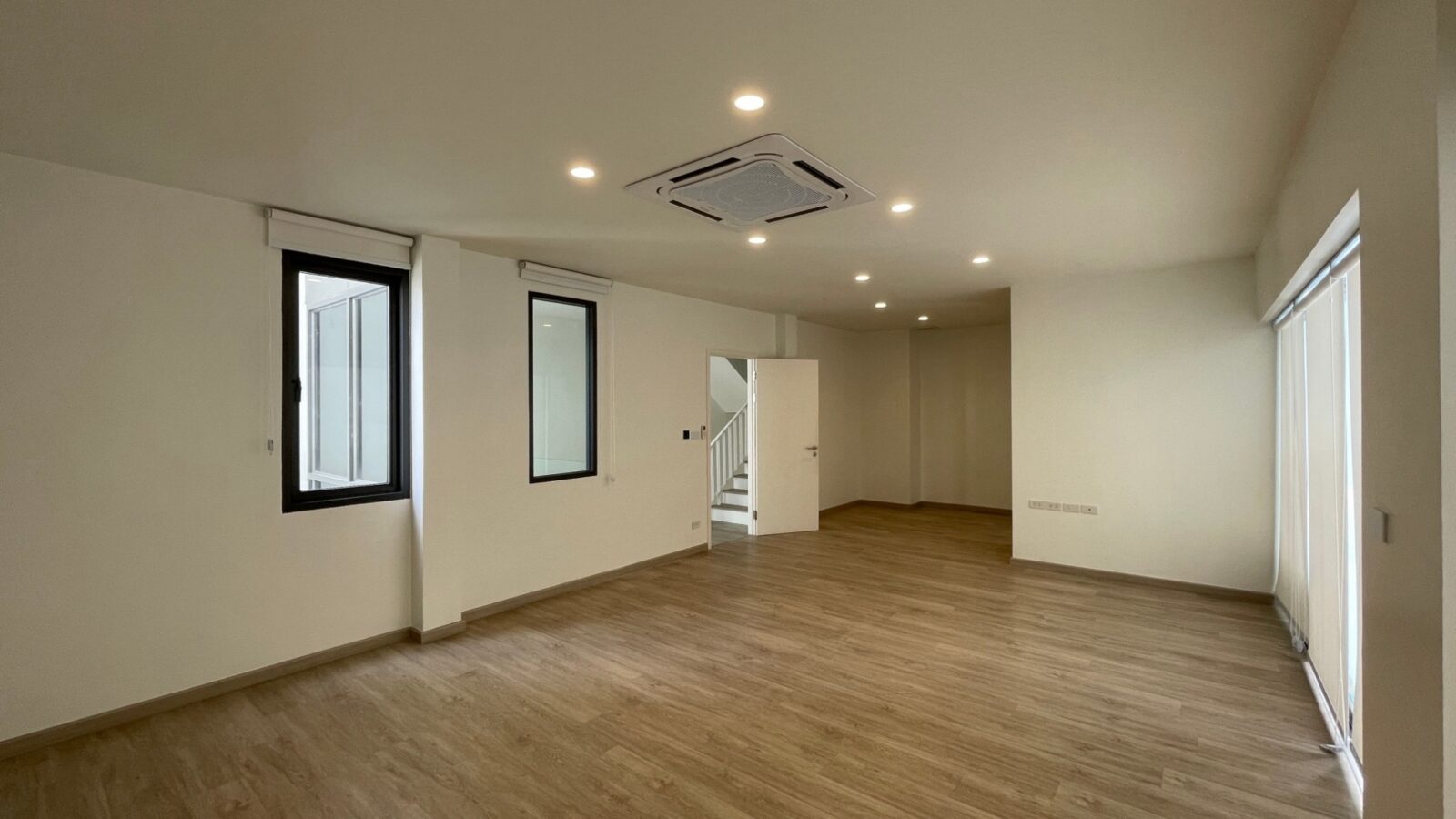 Luxury Home Office for Rent – ARKIN Vibhavadi 84