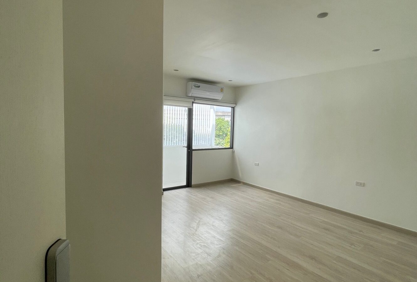 Luxury Home Office for Rent – ARKIN Vibhavadi 84