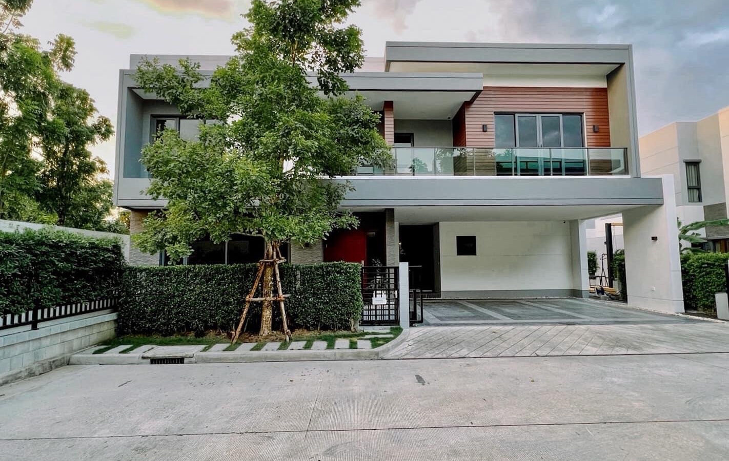 Luxury Detached House for Rent | The City Sukhumvit–On Nut | Spacious Outdoor Area