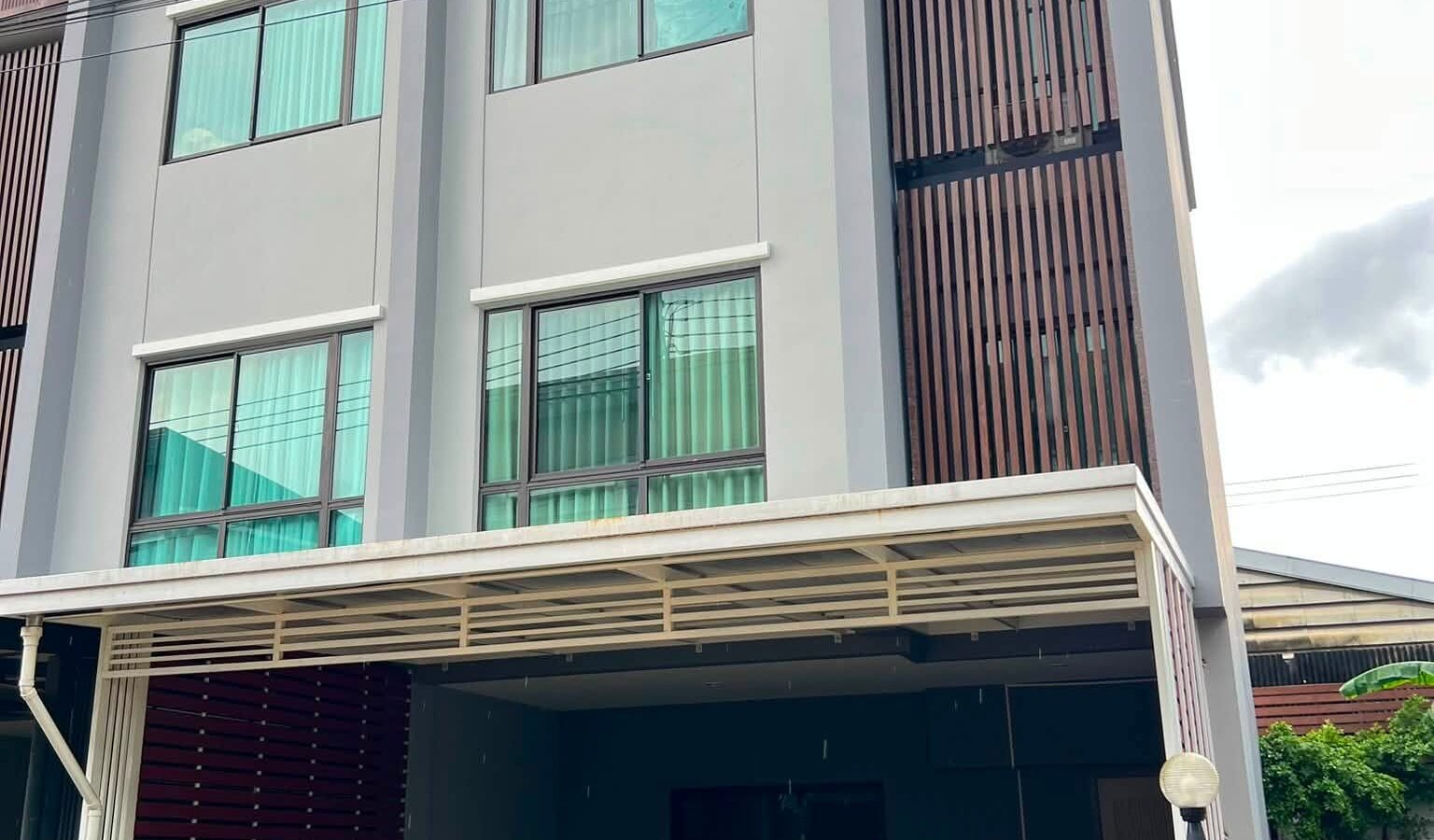 3-Storey Corner Townhome for Rent | SIRI HOUSE Ratchada 18