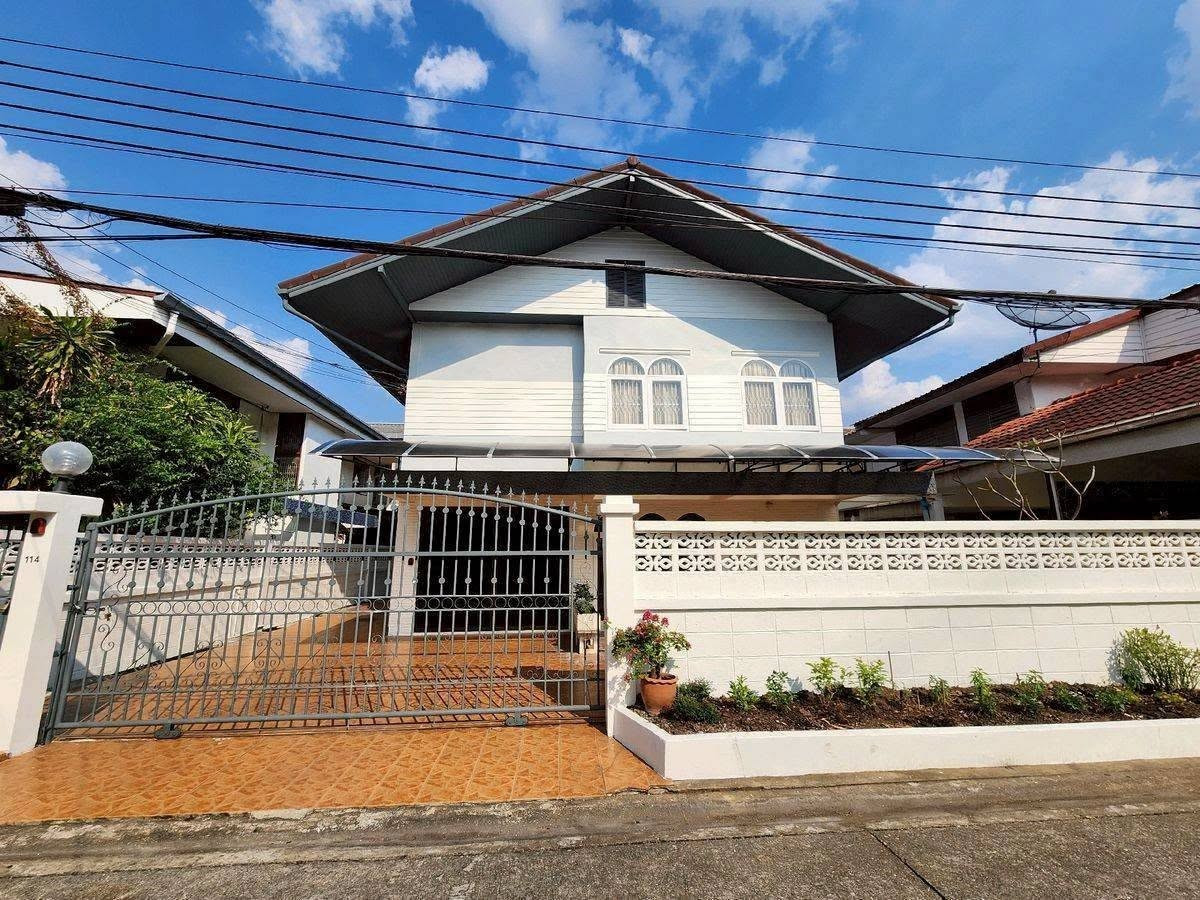 Spacious Detached House for Rent | Ratchada–Huai Khwang