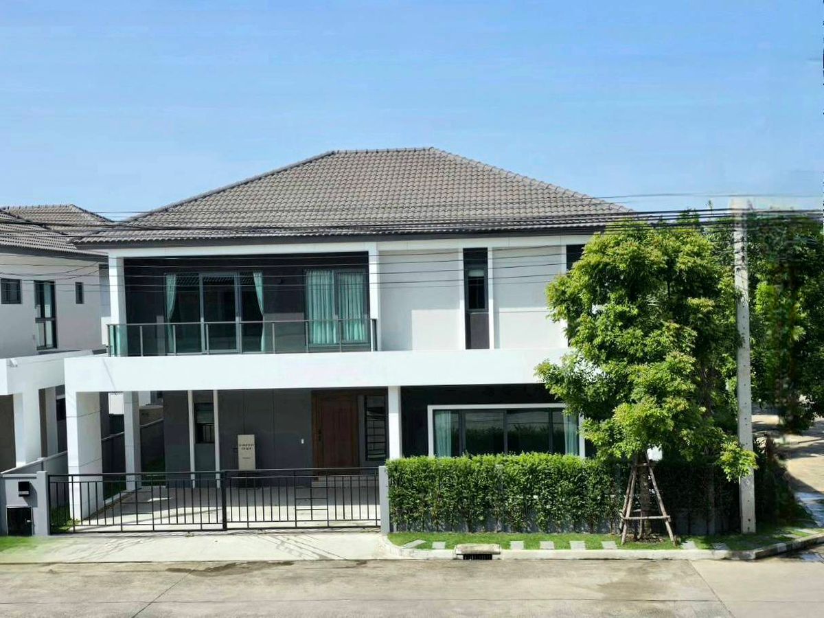 Luxury Corner Detached House for Rent | CENTRO Vibhavadi