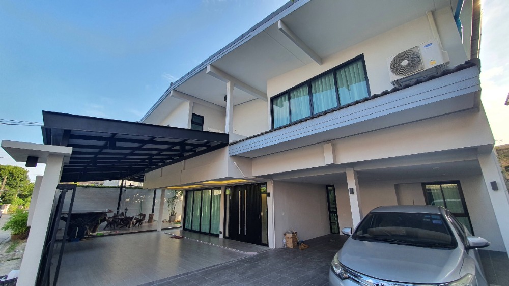 ให้เช่าบ้านเดี่ยว 2 ชั้น หลังใหญ่ สไตล์ Modern ย่านโชคชัย 4