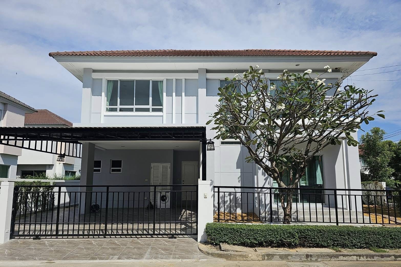 Life Bangkok Boulevard Ramintra 转角独栋住宅出租｜近粉红线地铁站