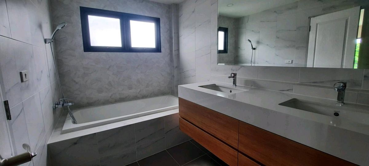 Luxury Corner Detached House for Rent | CENTRO Vibhavadi