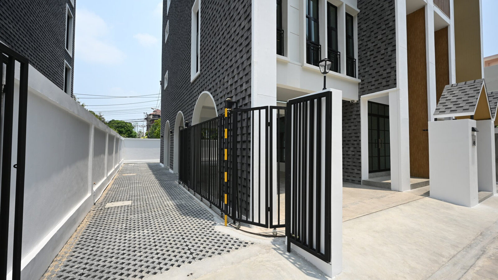 4-Storey Home Office for Rent | Na Nicha Huamak