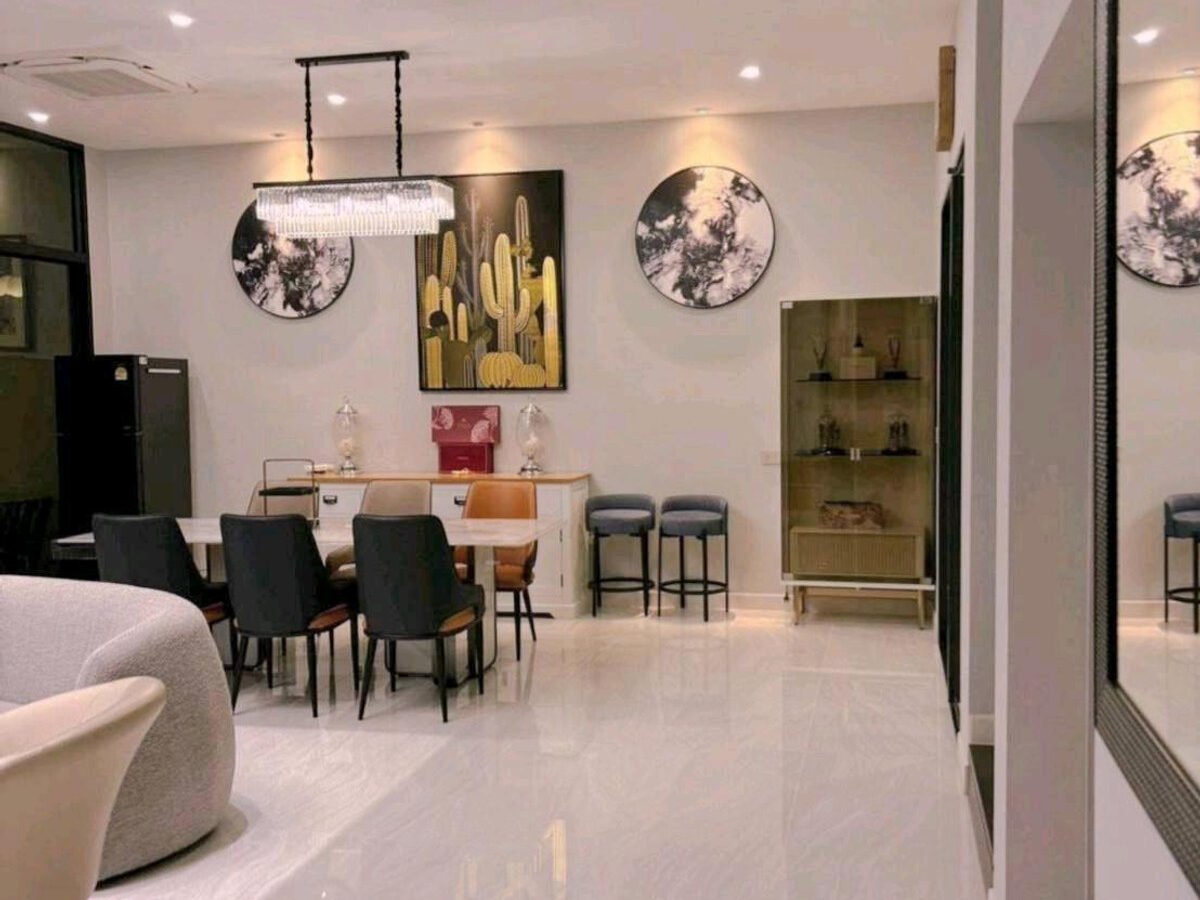 Luxury 3-Storey Pool Villa for Rent | The Honor Yothin Phatthana