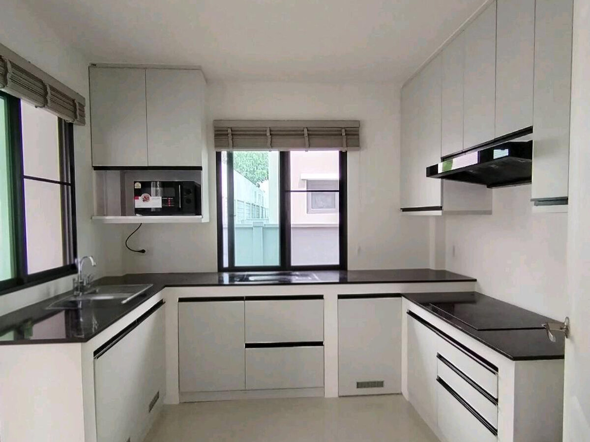 Centro Vibhavadi 大型转角独栋住宅出租｜近Harrow国际学校
