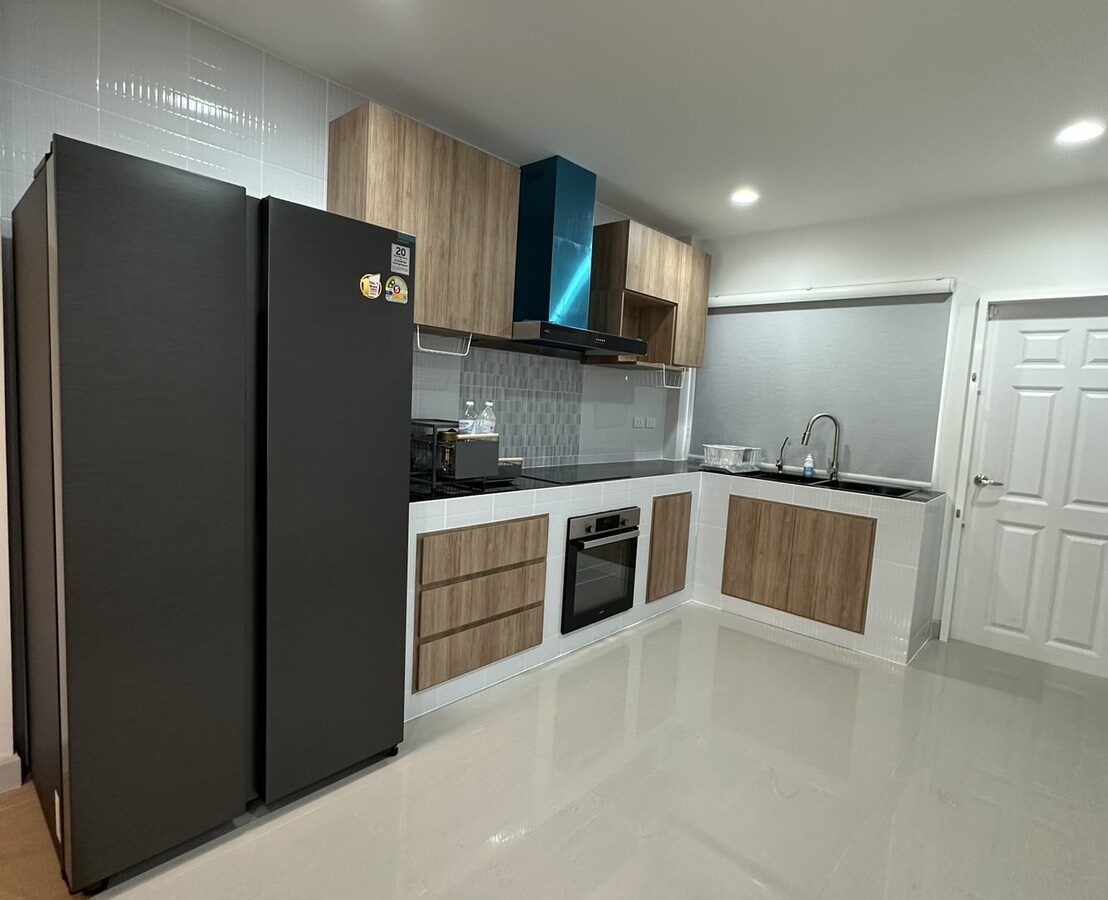 ให้เช่าบ้านแฝด 2 ชั้น — ซอยอ่อนนุช 40 Modern Smart Home ทำเลดีเดินทางสะดวก ใกล้รถไฟฟ้า 2 สาย