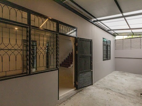 3-Storey Corner Home Office/Townhome for Rent | Chaeng Watthana | Only 160 m from MRT