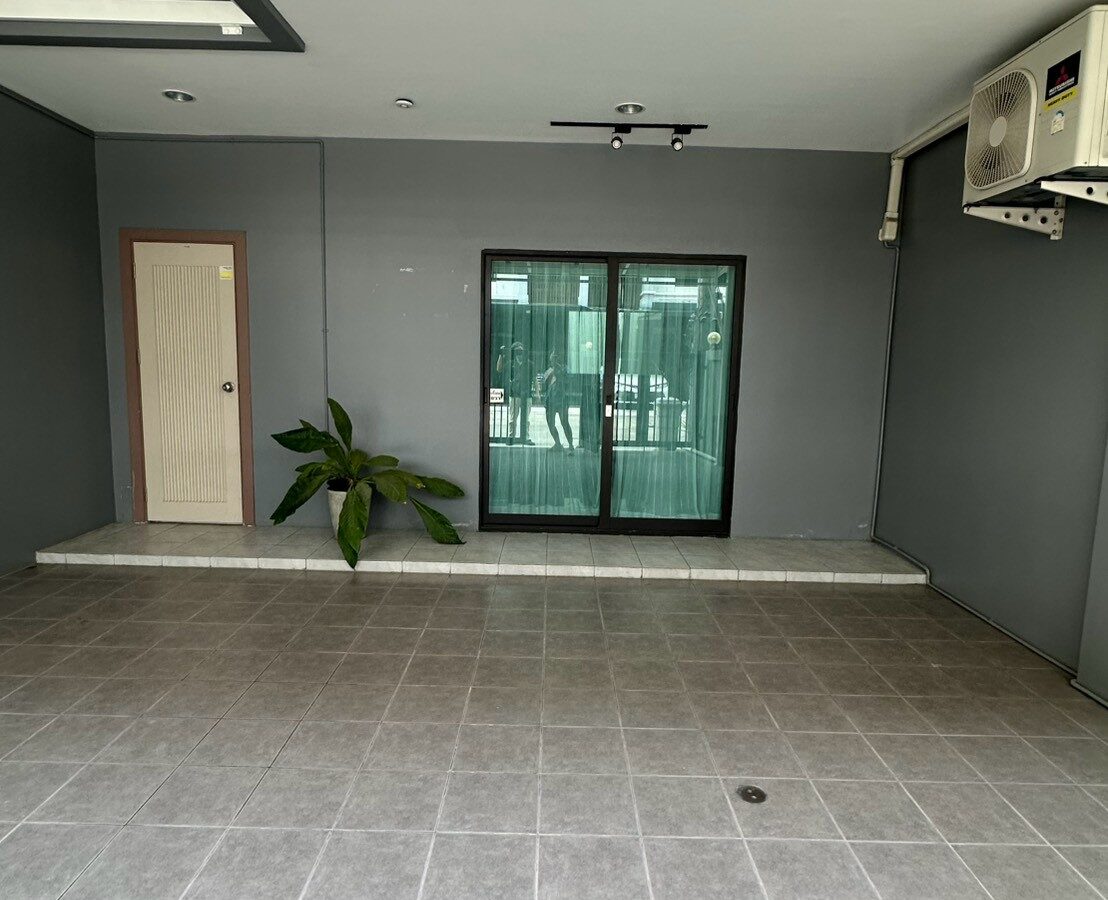 ให้เช่าทาวน์โฮม 3 ชั้น Siri House รัชดา 18 | ลาดพร้าว 80 เฟอร์ครบพร้อมอยู่