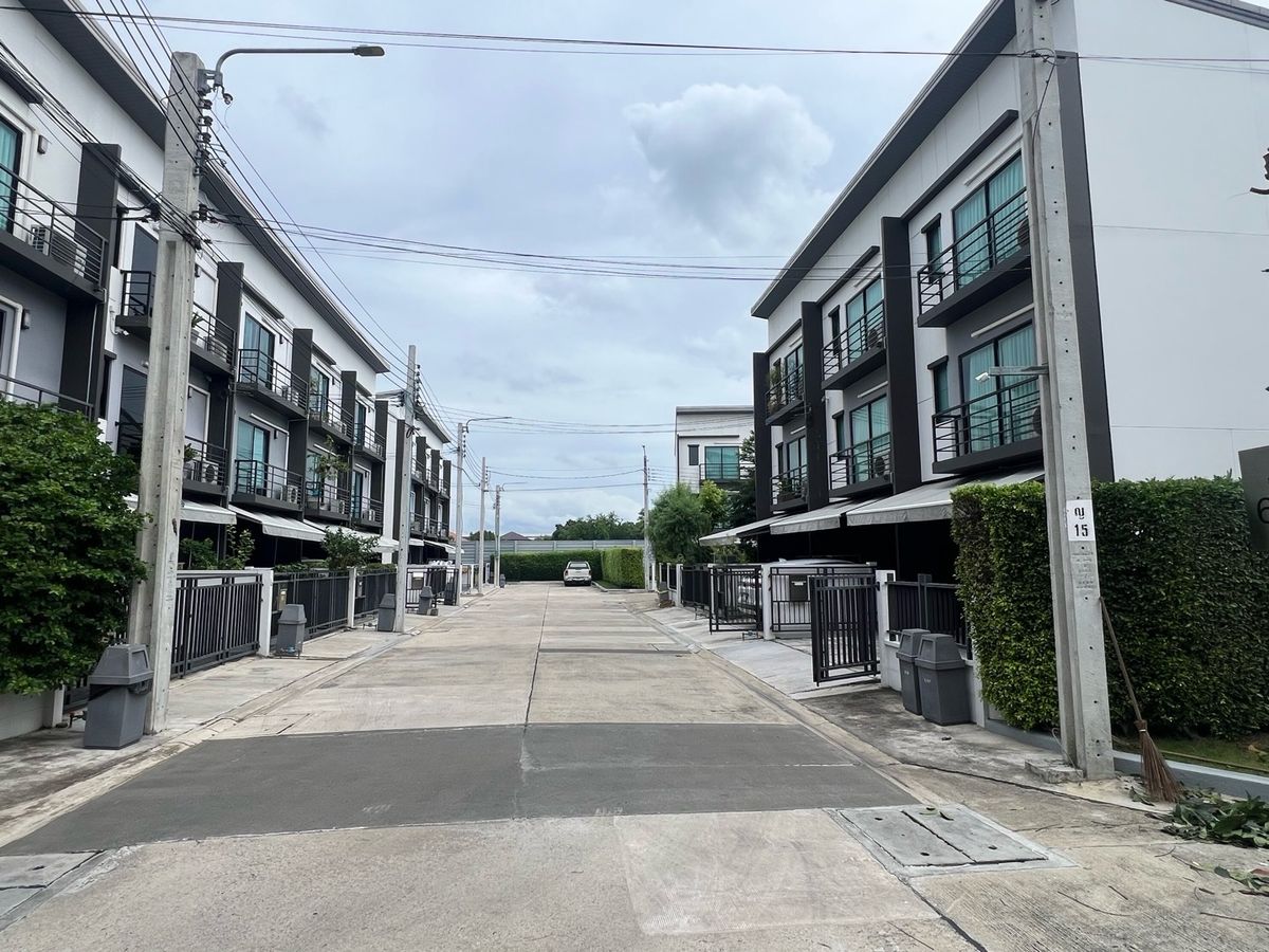 3-Storey Townhome for Rent | Baan Klang Muang Ratchapruek–Rattanathibet