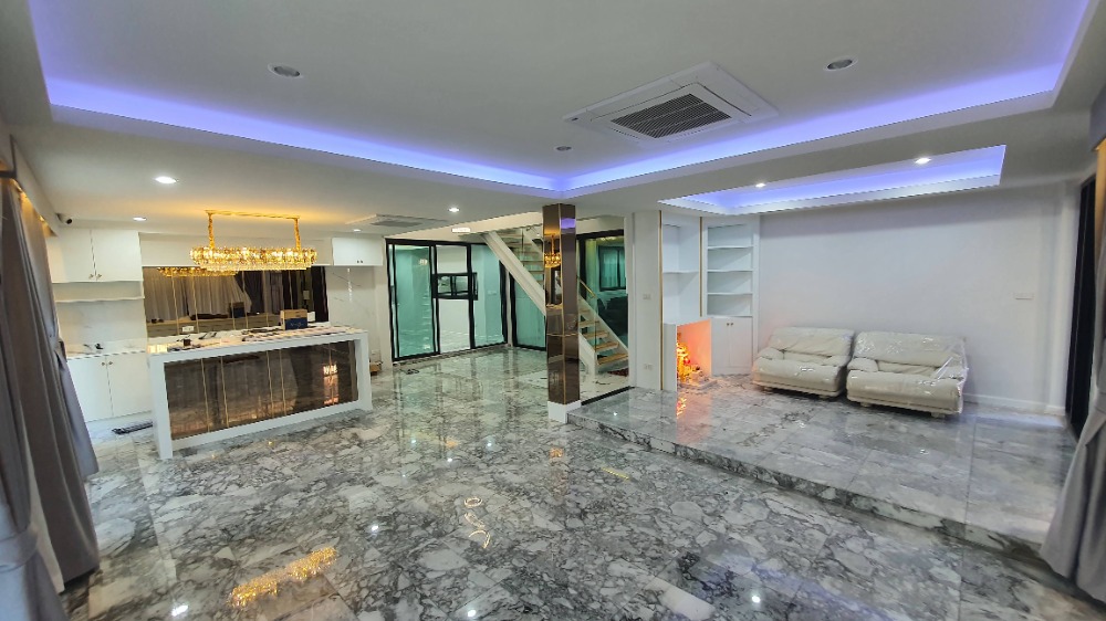 ให้เช่าบ้านเดี่ยว 2 ชั้น หลังใหญ่ สไตล์ Modern ย่านโชคชัย 4