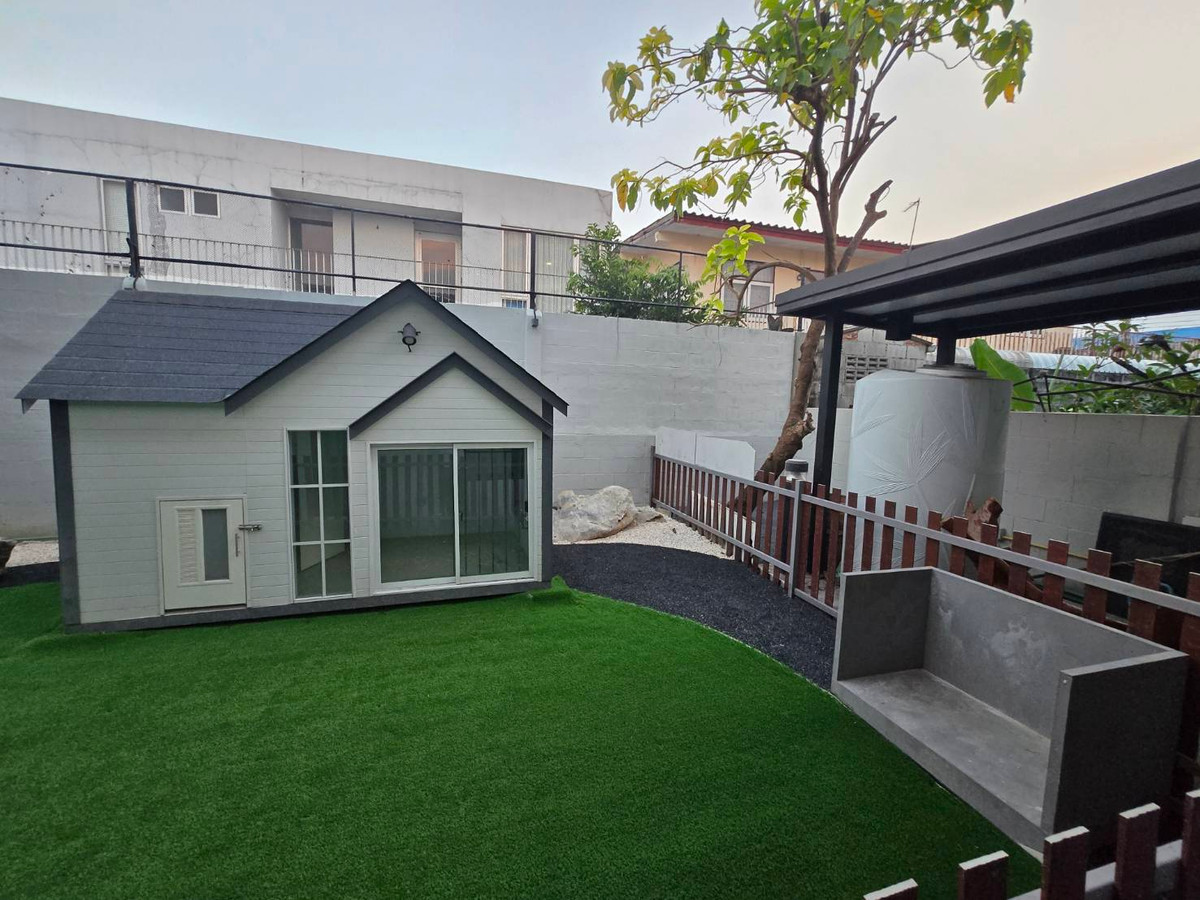 ให้เช่าบ้านเดี่ยว 2 ชั้น หลังใหญ่ สไตล์ Modern ย่านโชคชัย 4