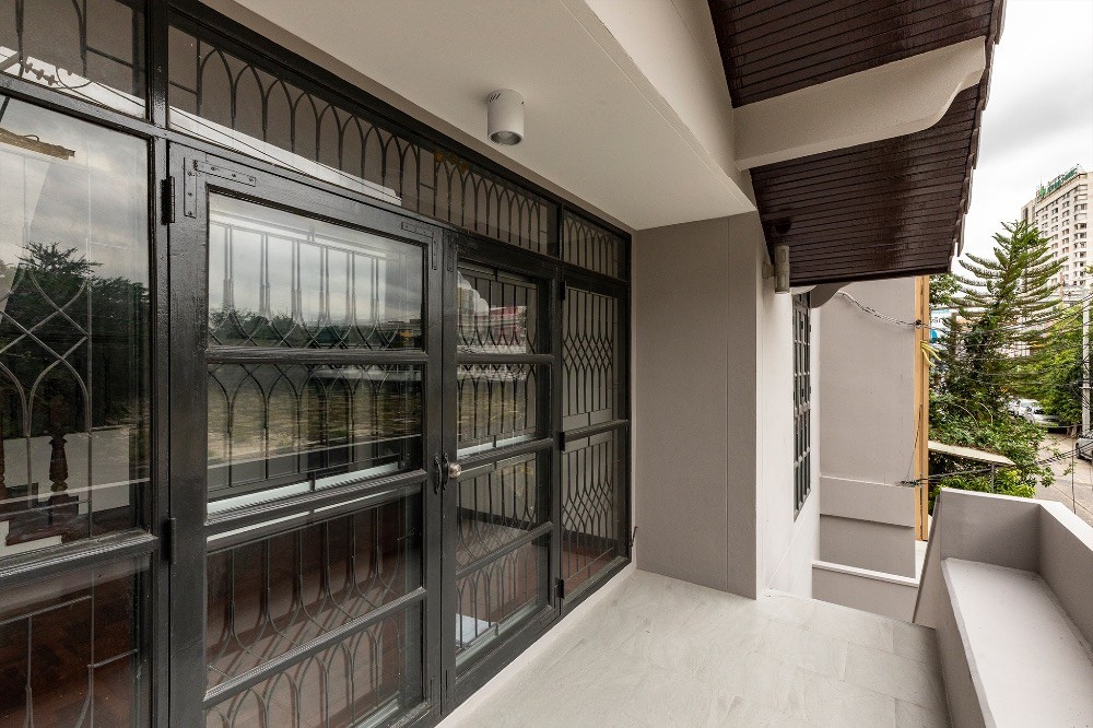 3-Storey Corner Home Office/Townhome for Rent | Chaeng Watthana | Only 160 m from MRT
