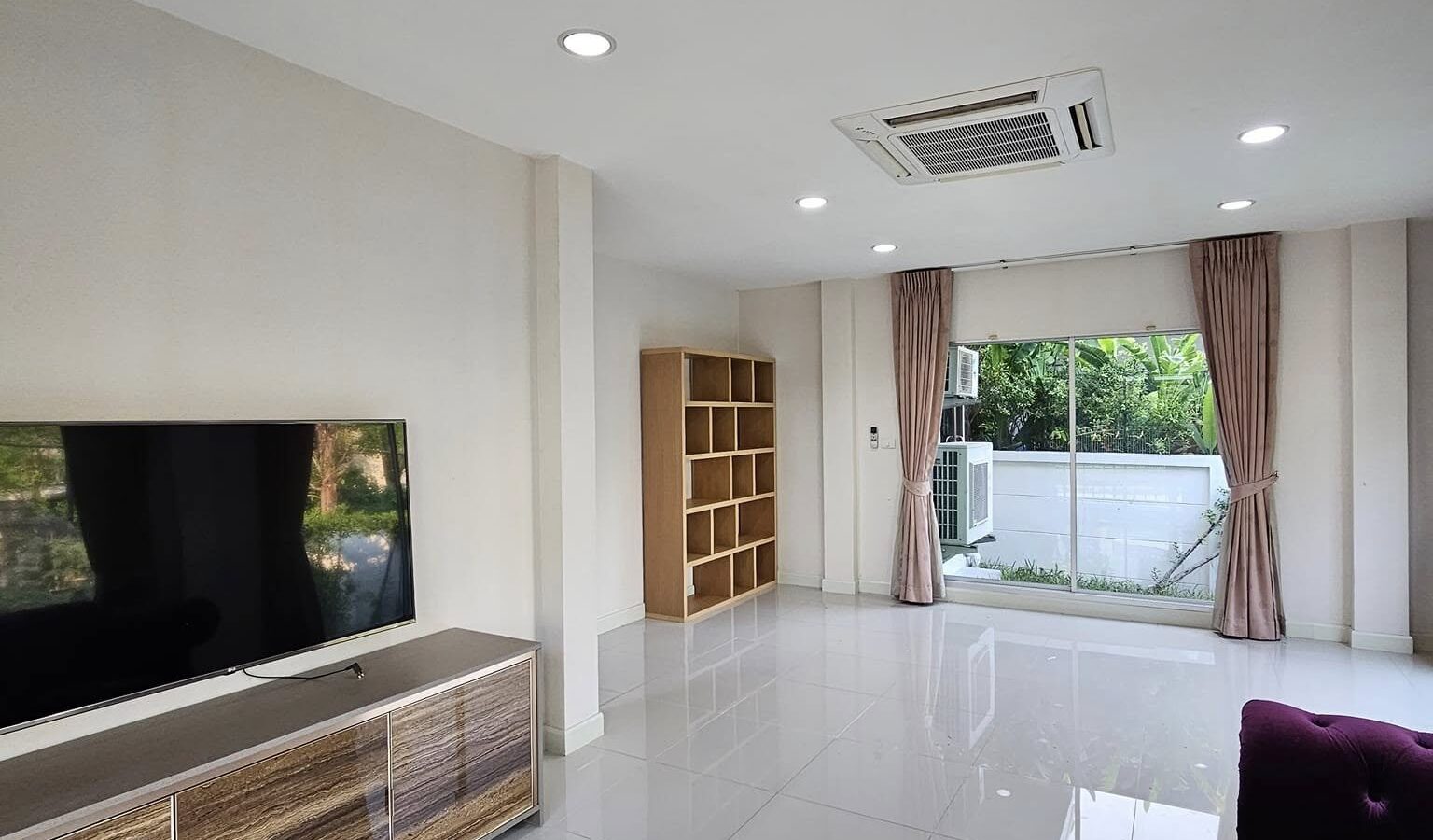 ให้เช่าบ้านเดี่ยว 2 ชั้น — ไลฟ์ บางกอก บูเลอวาร์ด รามอินทรา บ้านหลังมุม ทำเลติดถนนใหญ่ ใกล้รถไฟฟ้า