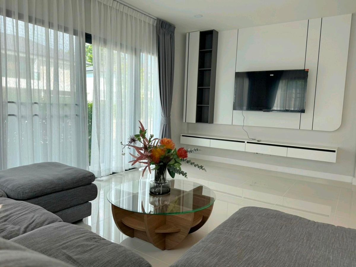 Luxury Corner Detached House for Rent | CENTRO Vibhavadi