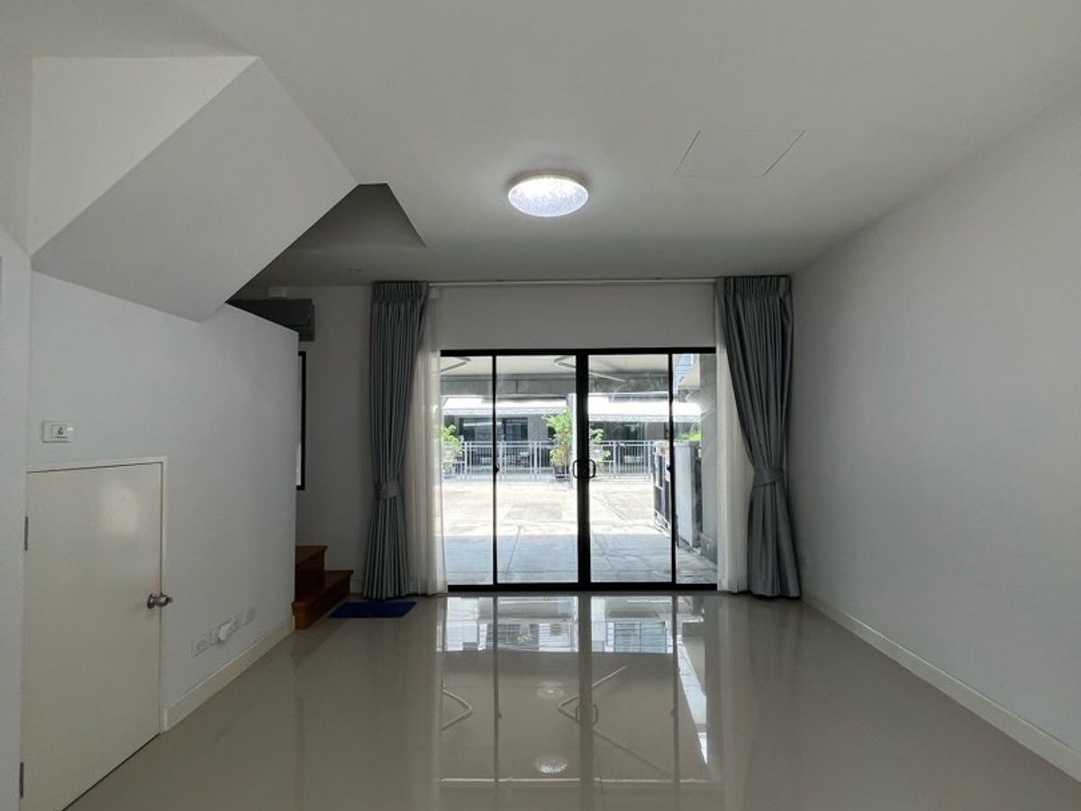 3-Storey Townhome for Rent | Baan Klang Muang Ratchapruek–Rattanathibet