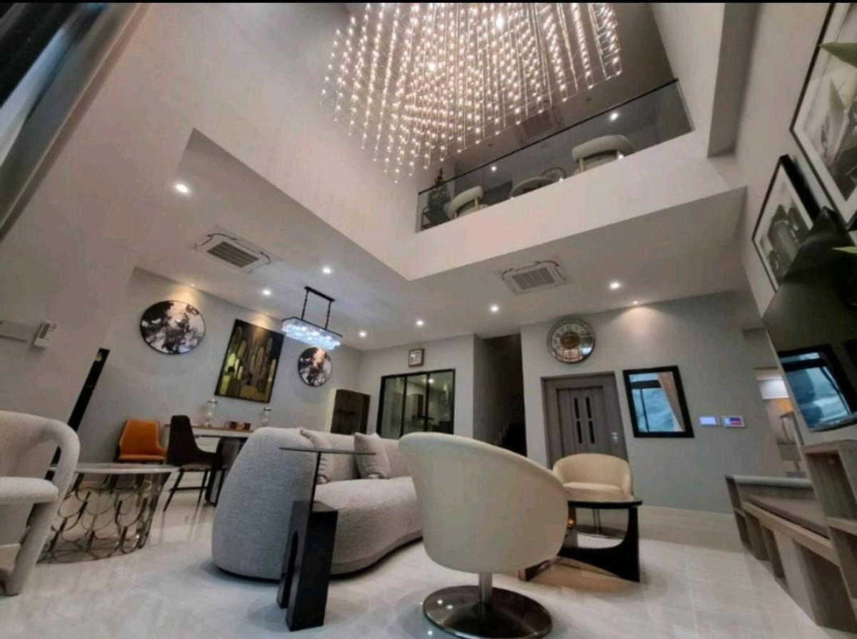 Luxury 3-Storey Pool Villa for Rent | The Honor Yothin Phatthana