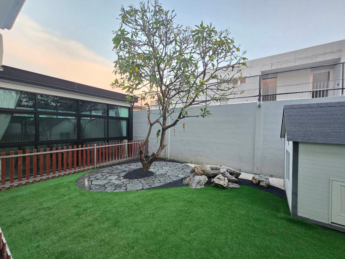 ให้เช่าบ้านเดี่ยว 2 ชั้น หลังใหญ่ สไตล์ Modern ย่านโชคชัย 4