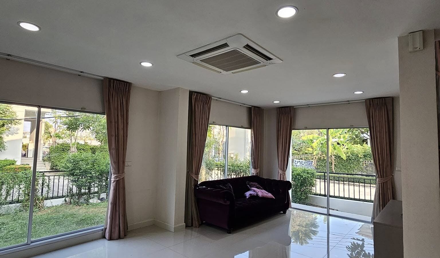 ให้เช่าบ้านเดี่ยว 2 ชั้น — ไลฟ์ บางกอก บูเลอวาร์ด รามอินทรา บ้านหลังมุม ทำเลติดถนนใหญ่ ใกล้รถไฟฟ้า