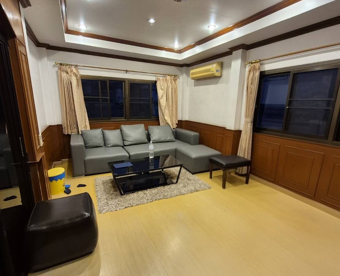 曼谷Huai Khwang独栋住宅出租｜近MRT及黄色线｜适合居住或Home Office