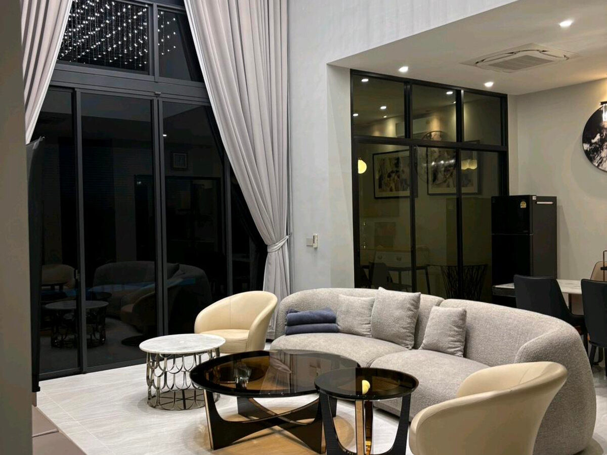 Luxury 3-Storey Pool Villa for Rent | The Honor Yothin Phatthana