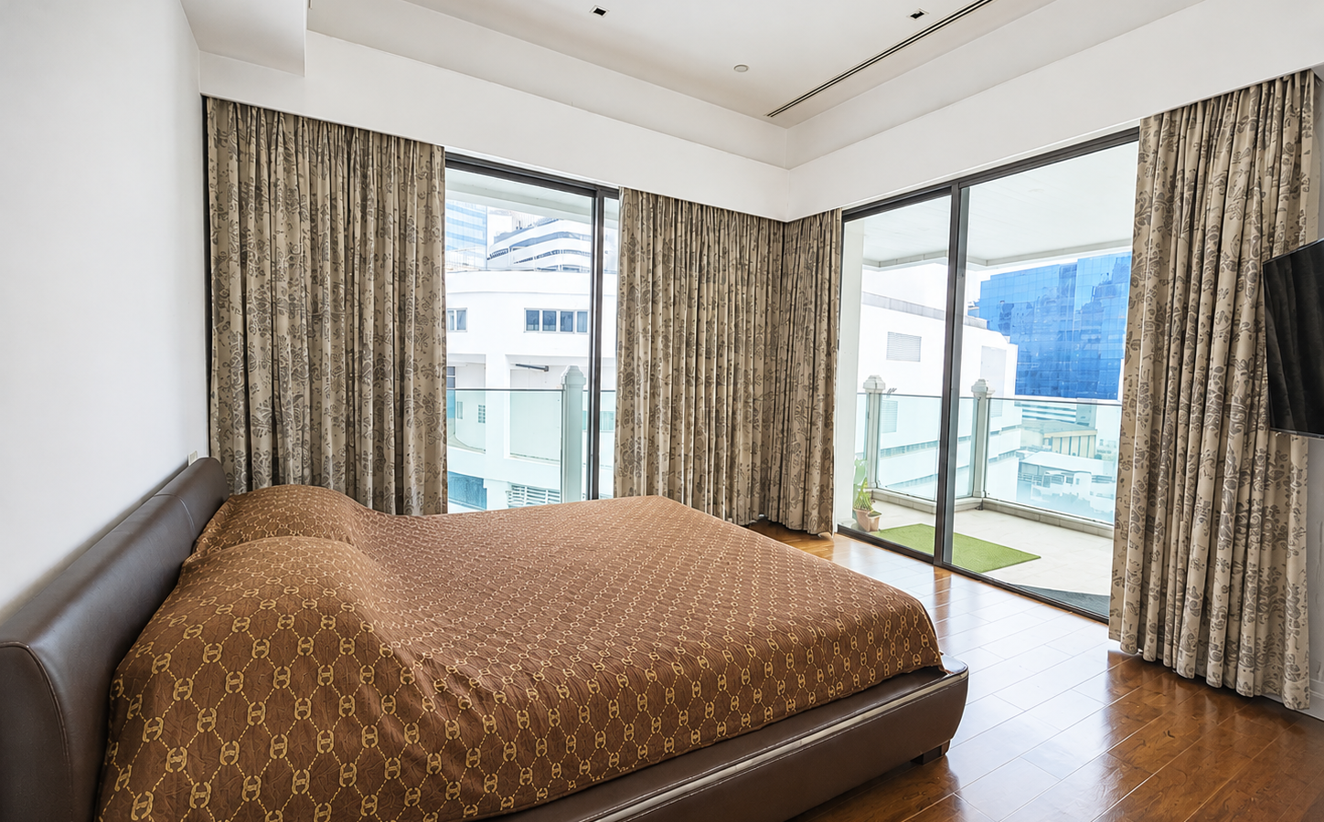 Luxury Residence with Private Pool for Sale | Le Raffine Sukhumvit 39