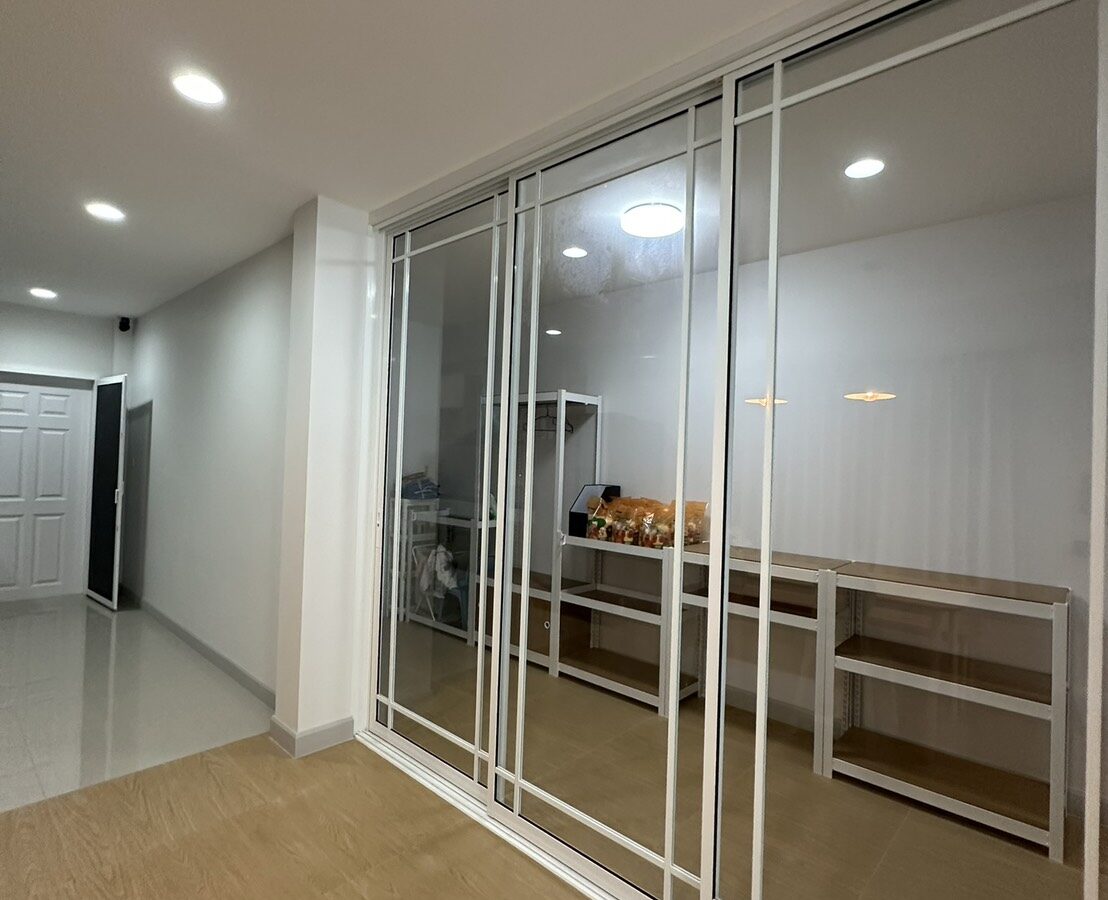 ให้เช่าบ้านแฝด 2 ชั้น — ซอยอ่อนนุช 40 Modern Smart Home ทำเลดีเดินทางสะดวก ใกล้รถไฟฟ้า 2 สาย