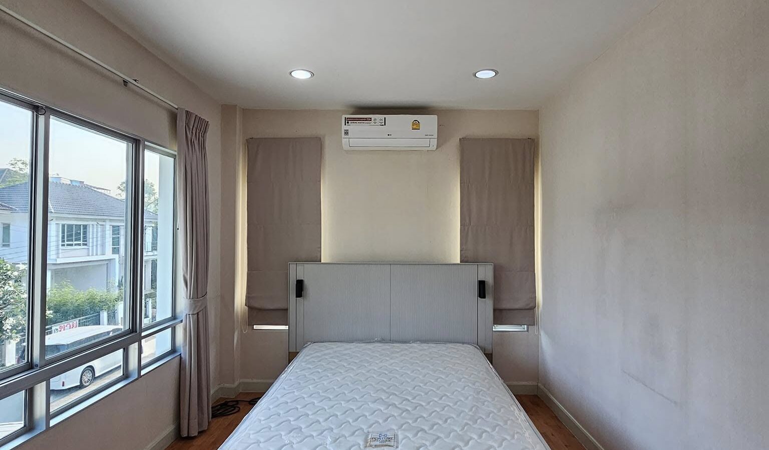 ให้เช่าบ้านเดี่ยว 2 ชั้น — ไลฟ์ บางกอก บูเลอวาร์ด รามอินทรา บ้านหลังมุม ทำเลติดถนนใหญ่ ใกล้รถไฟฟ้า