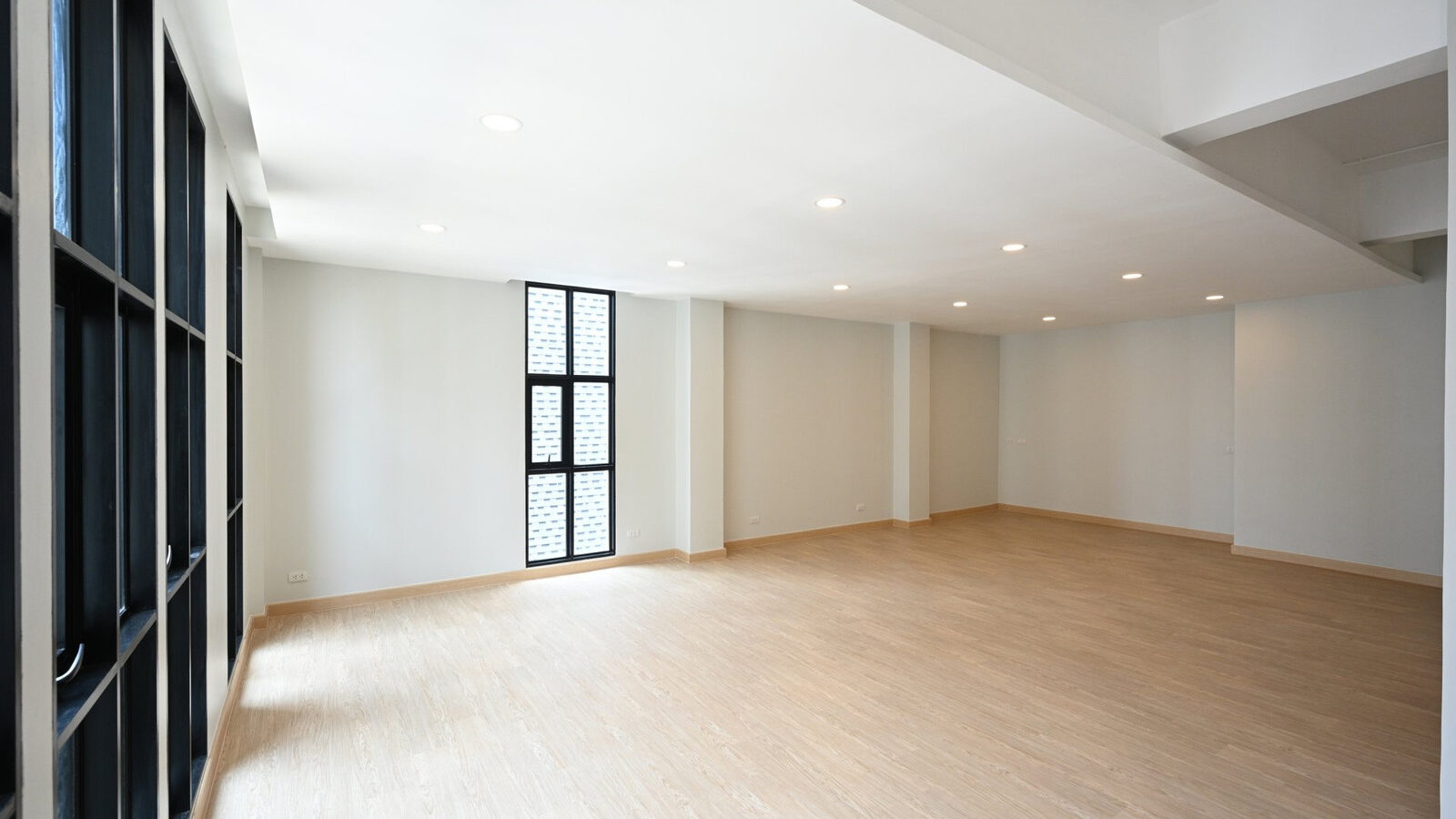 4-Storey Home Office for Rent | Na Nicha Huamak