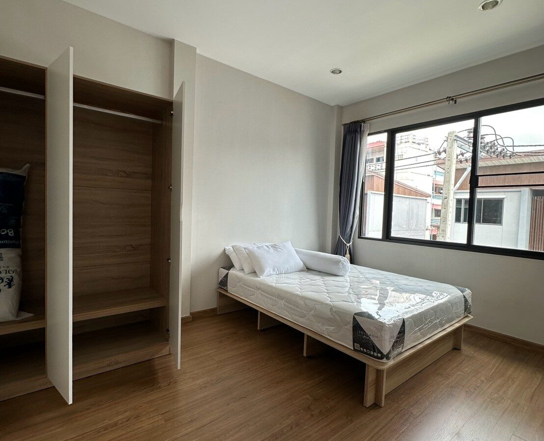ให้เช่าทาวน์โฮม 3 ชั้น Siri House รัชดา 18 | ลาดพร้าว 80 เฟอร์ครบพร้อมอยู่