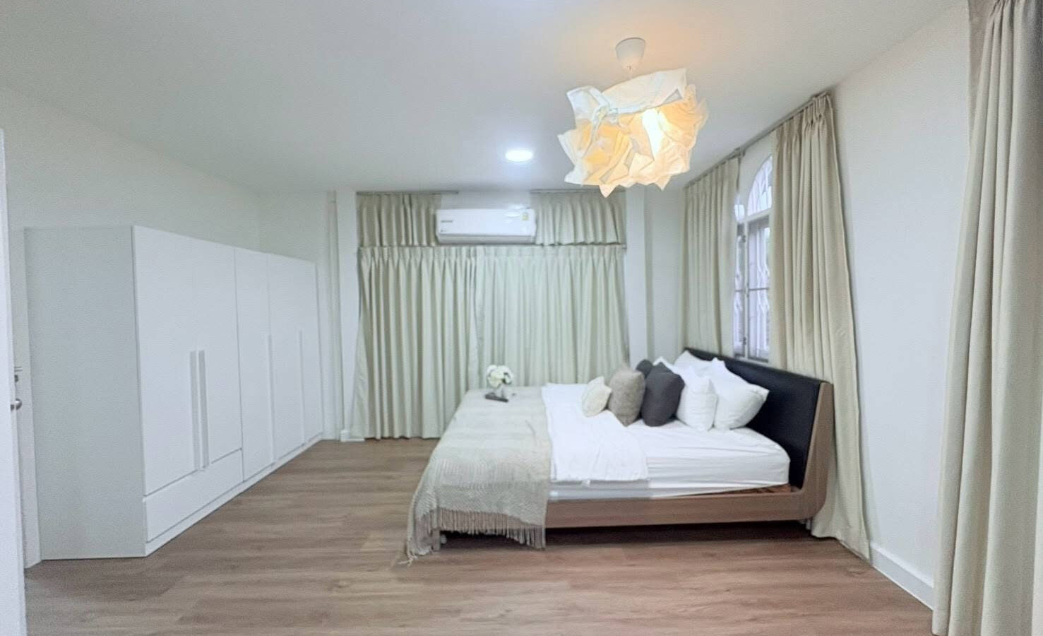 Spacious Detached House for Rent | Ratchada–Huai Khwang