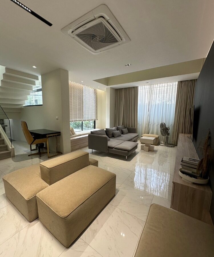 ให้เช่าบ้านหรู ใจกลางห้วยขวาง — ซอยประชาสงเคราะห์ 27
