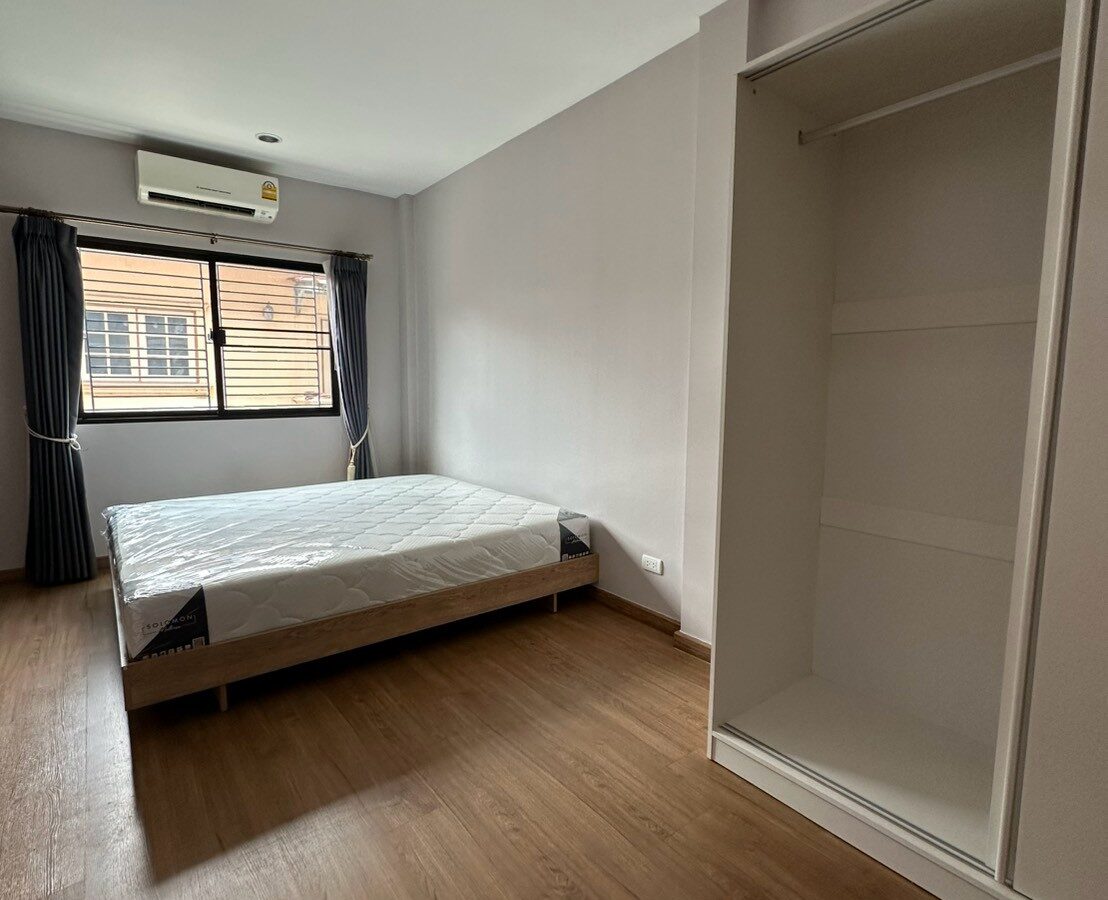 ให้เช่าทาวน์โฮม 3 ชั้น Siri House รัชดา 18 | ลาดพร้าว 80 เฟอร์ครบพร้อมอยู่