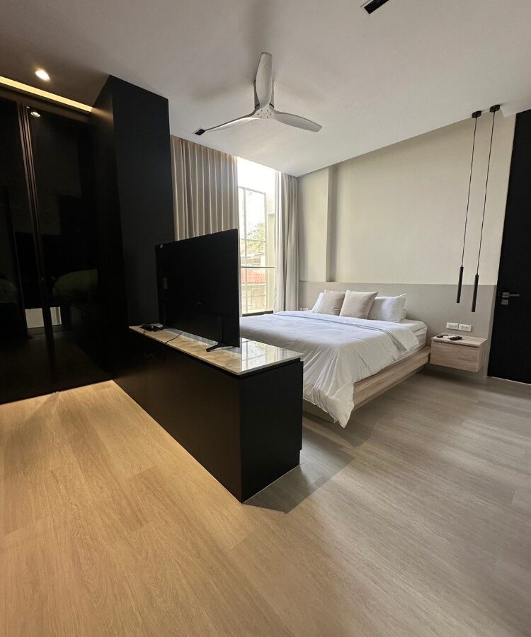 ให้เช่าบ้านหรู ใจกลางห้วยขวาง — ซอยประชาสงเคราะห์ 27