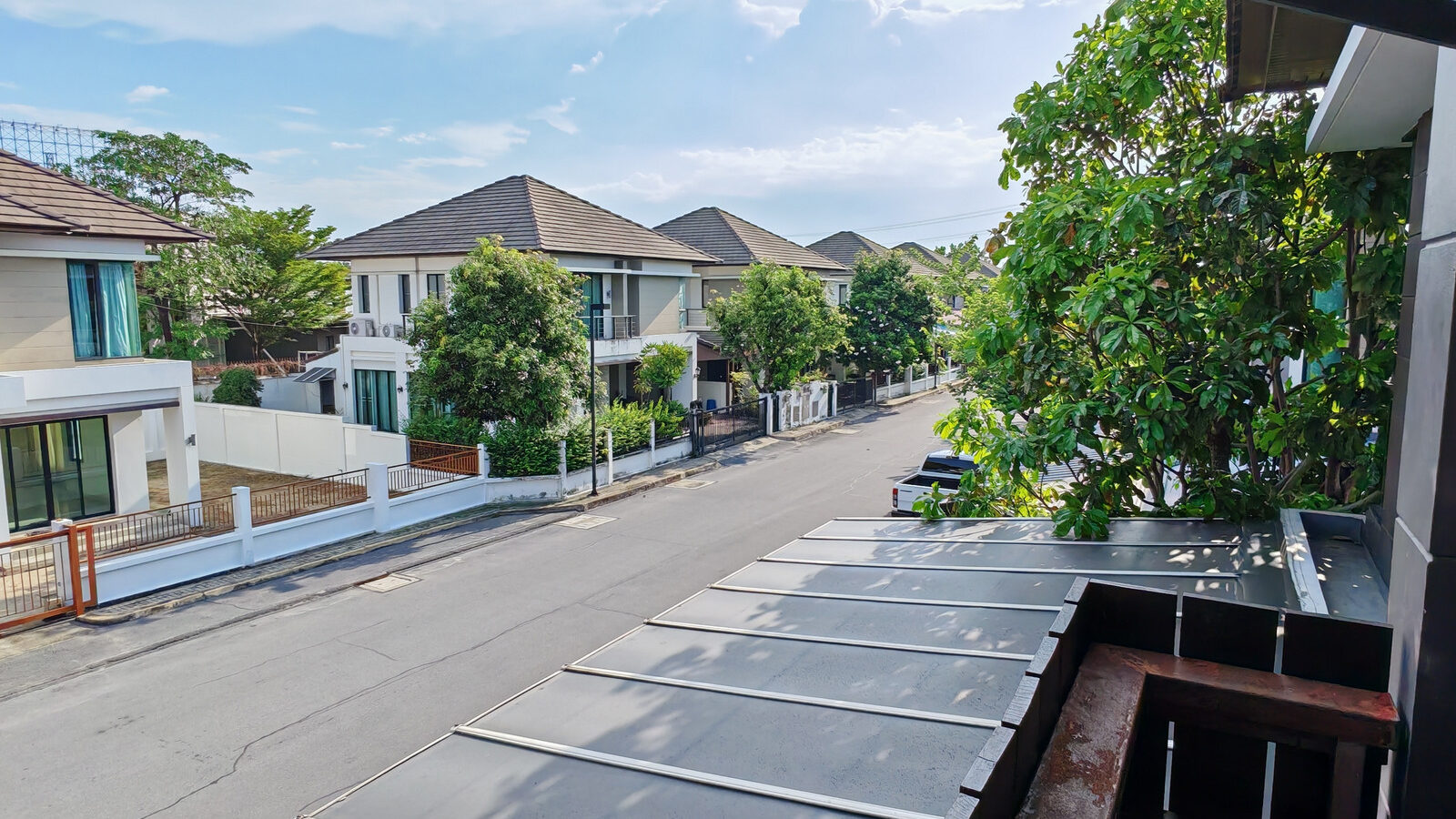 Corner Detached House for Rent | Lake View Park | Pet Friendly
