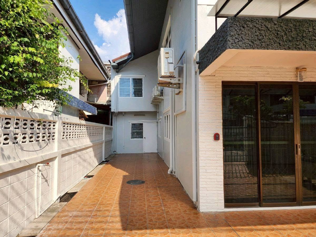 Spacious Detached House for Rent | Ratchada–Huai Khwang