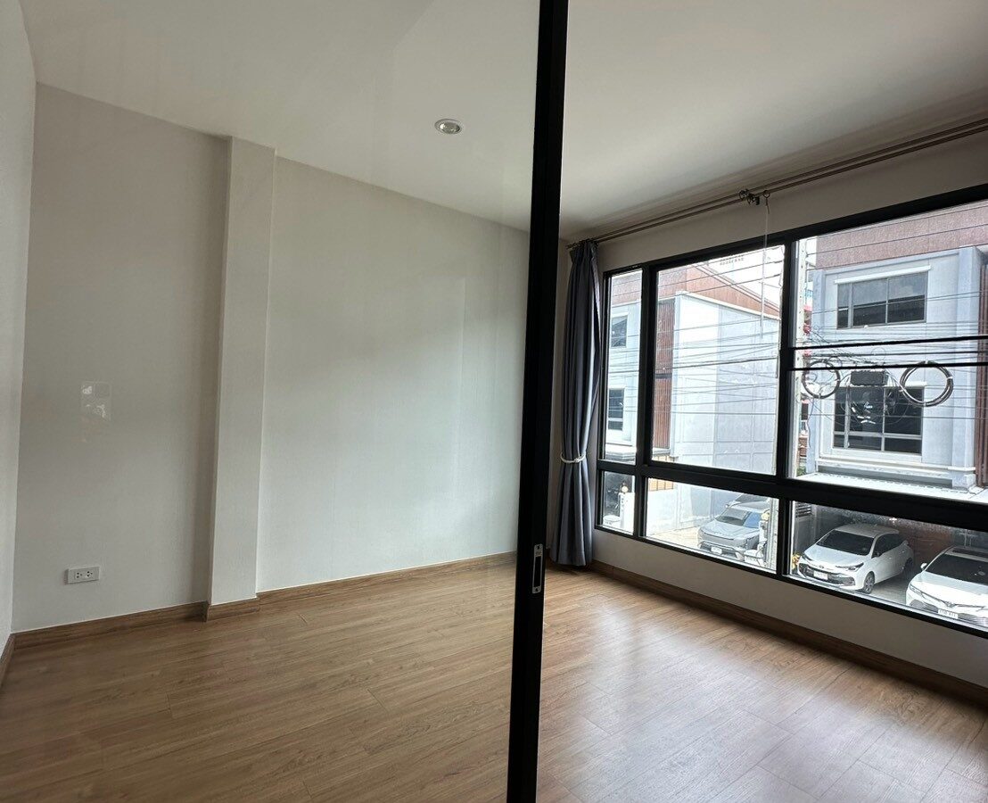 ให้เช่าทาวน์โฮม 3 ชั้น Siri House รัชดา 18 | ลาดพร้าว 80 เฟอร์ครบพร้อมอยู่