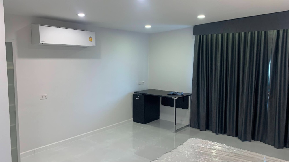 ให้เช่าบ้านเดี่ยว 2 ชั้น หลังใหญ่ สไตล์ Modern ย่านโชคชัย 4