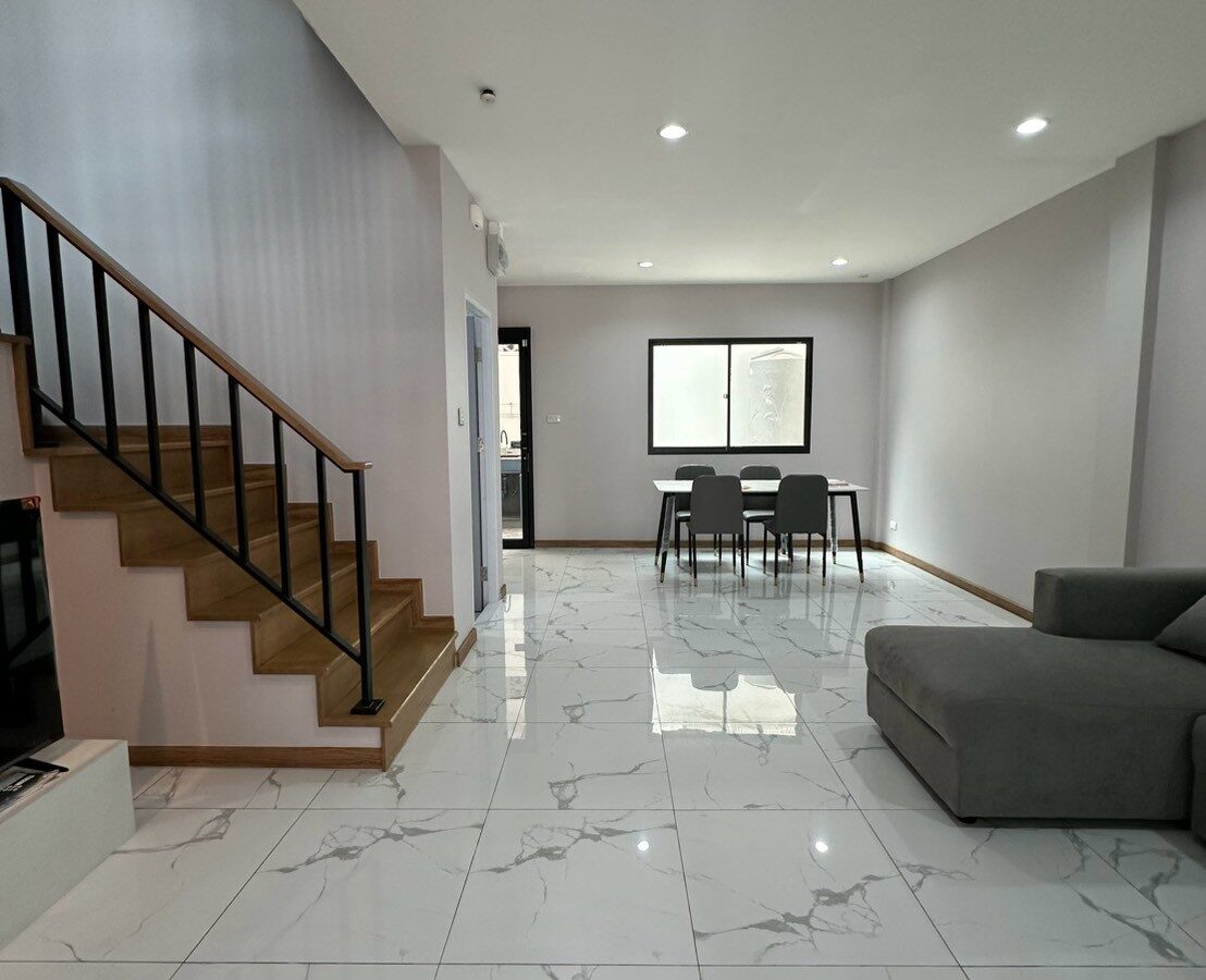 ให้เช่าทาวน์โฮม 3 ชั้น Siri House รัชดา 18 | ลาดพร้าว 80 เฟอร์ครบพร้อมอยู่