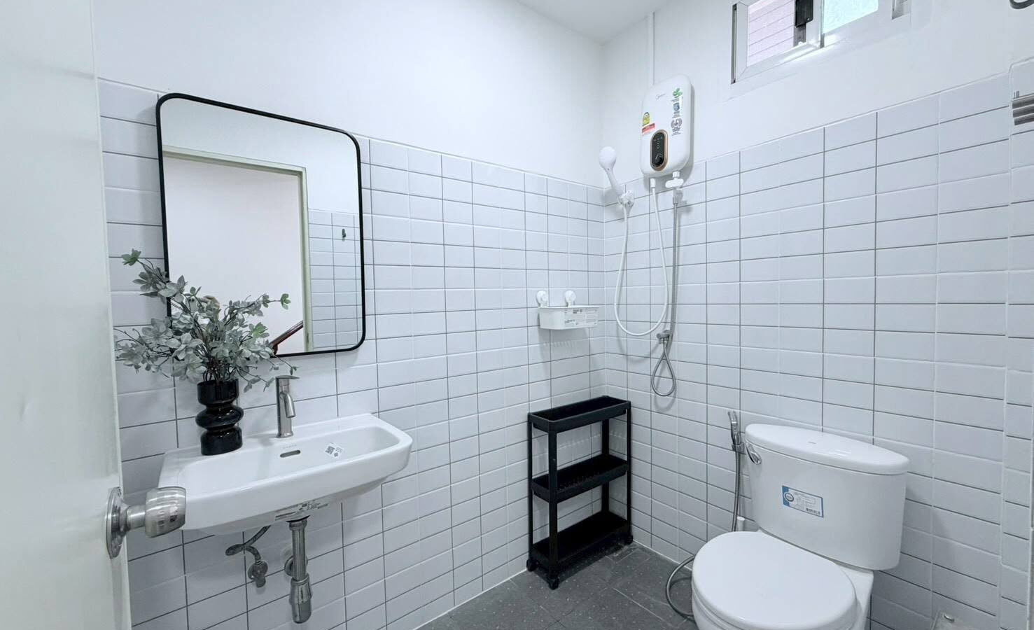 Spacious Detached House for Rent | Ratchada–Huai Khwang
